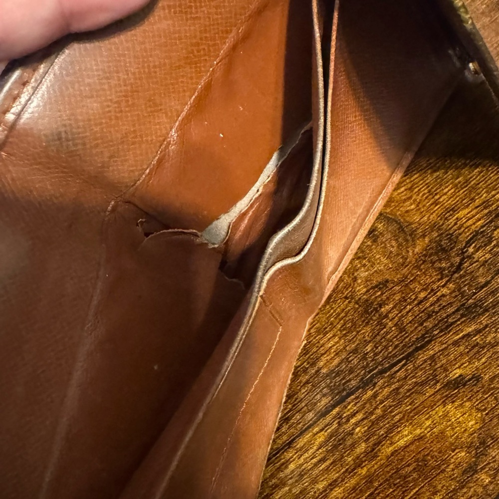 Authentic Vintage Louis Vuitton 1987 Elise Wallet - Picture 5 of 9